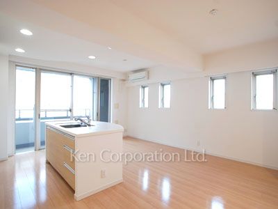 Living-Dining ※Photo of the same layout on 11 floor. Decoration and fixture may differ.