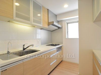 Kitchen ※Photo of the same layout on 7 floor. Decoration and fixture may differ.