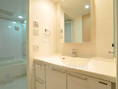 Powder Room ※Photo of the same layout on 7 floor. Decoration and fixture may differ.