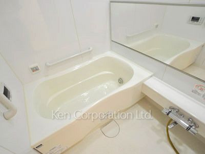 Bath ※Photo of the same layout on 7 floor. Decoration and fixture may differ.