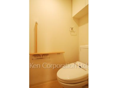 Lavatory ※Photo of the same layout on 2 floor. Decoration and fixture may differ.