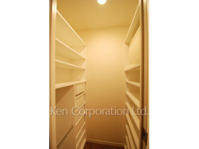 Shoes-In Closet ※Photo of the same layout on 2 floor. Decoration and fixture may differ.