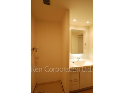 Powder Room ※Photo of the same layout on 2 floor. Decoration and fixture may differ.