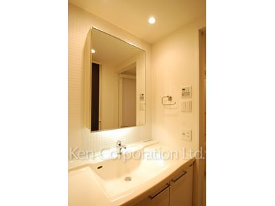 Powder Room ※Photo of the same layout on 2 floor. Decoration and fixture may differ.
