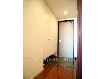 Entrance ※Photo of the same layout on 24 floor. Decoration and fixture may differ.