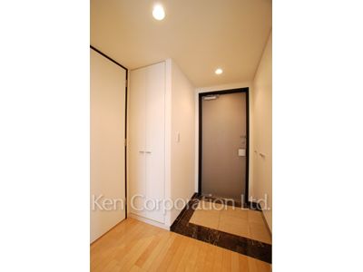 Entrance ※Photo of the same layout on 21 floor. Decoration and fixture may differ.