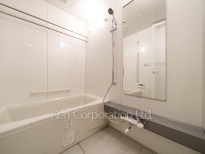Bath ※Photo of the same layout on 18 floor. Decoration and fixture may differ.