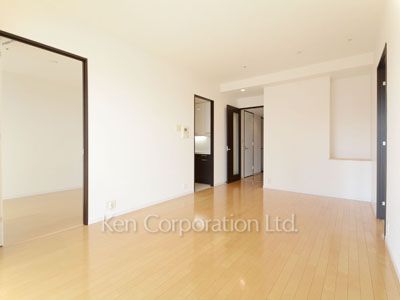 Living-Dining ※Photo of the same layout on 16 floor. Decoration and fixture may differ.