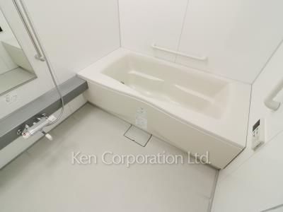 Bath ※Photo of the same layout on 11 floor. Decoration and fixture may differ.