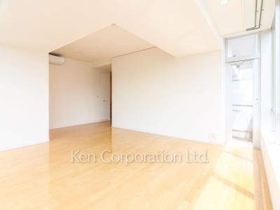 Living-Dining ※Photo of the same layout on 11 floor. Decoration and fixture may differ.