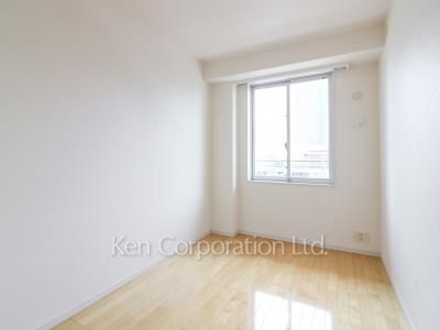 Bedroom ※Photo of the same layout on 11 floor. Decoration and fixture may differ.
