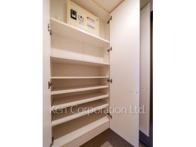 Shoes Closet ※Photo of the same layout on 9 floor. Decoration and fixture may differ.