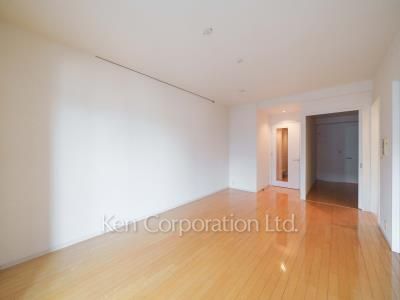 Living-Dining ※Photo of the same layout on 9 floor. Decoration and fixture may differ.