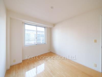 Bedroom ※Photo of the same layout on 9 floor. Decoration and fixture may differ.
