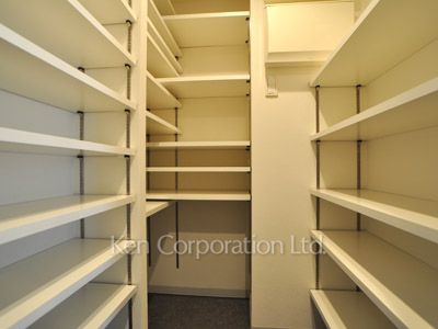 Closet ※Photo of the same layout on 14 floor. Decoration and fixture may differ.