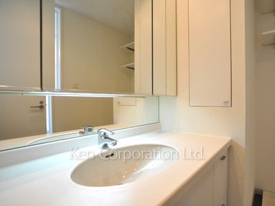 Powder Room ※Photo of the same layout on 14 floor. Decoration and fixture may differ.