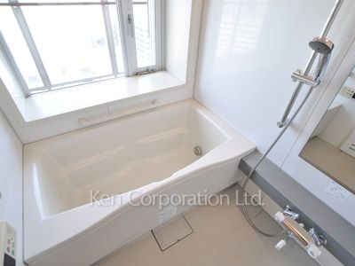 Bath ※Photo of the same layout on 14 floor. Decoration and fixture may differ.