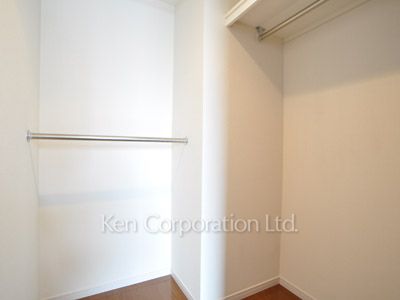 Closet ※Photo of the same layout on 29 floor. Decoration and fixture may differ.