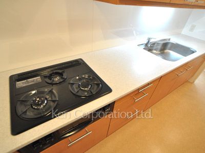 Kitchen ※Photo of the same layout on 29 floor. Decoration and fixture may differ.