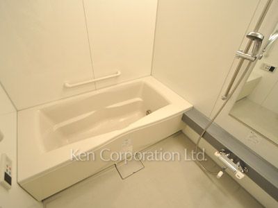 Bath ※Photo of the same layout on 29 floor. Decoration and fixture may differ.