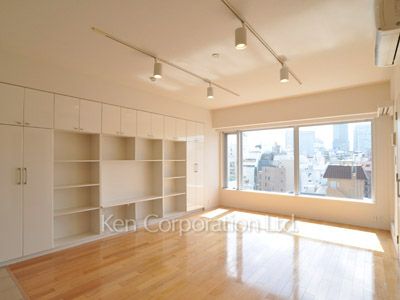 Living-Dining ※Photo of the same layout on 8 floor. Decoration and fixture may differ.