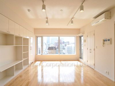 Living-Dining ※Photo of the same layout on 8 floor. Decoration and fixture may differ.