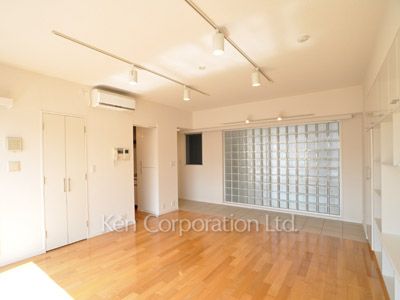 Living-Dining ※Photo of the same layout on 8 floor. Decoration and fixture may differ.