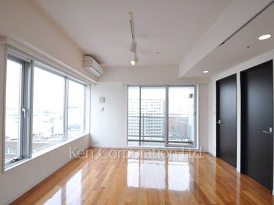 Living-Dining ※Photo of the same layout on 12 floor. Decoration and fixture may differ.