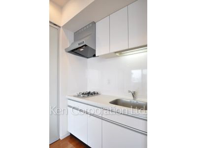 Kitchen ※Photo of the same layout on 12 floor. Decoration and fixture may differ.