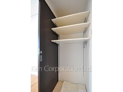 Closet ※Photo of the same layout on 12 floor. Decoration and fixture may differ.