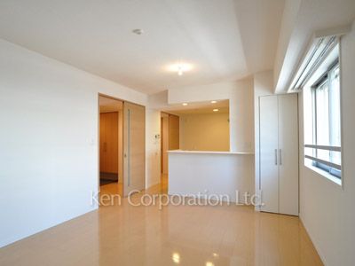 Living-Dining ※Photo of the same layout on 8 floor. Decoration and fixture may differ.