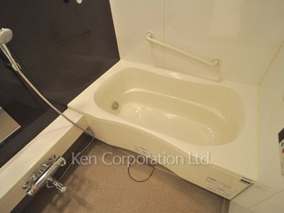Bath ※Photo of the same layout on 8 floor. Decoration and fixture may differ.