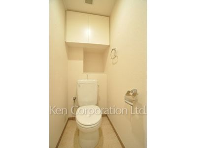 Lavatory ※Photo of the same layout on 8 floor. Decoration and fixture may differ.