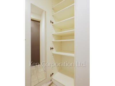 Shoes Closet