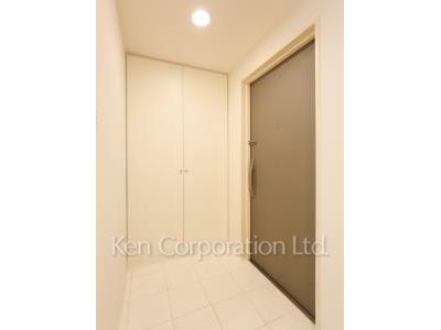 Entrance ※Photo of the same layout on 6 floor. Decoration and fixture may differ.