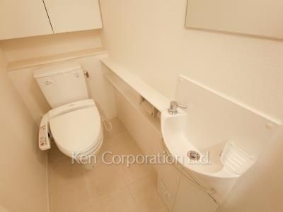 Lavatory ※Photo of the same layout on 6 floor. Decoration and fixture may differ.