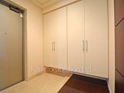 Entrance ※Photo of the same layout on 9 floor. Decoration and fixture may differ.