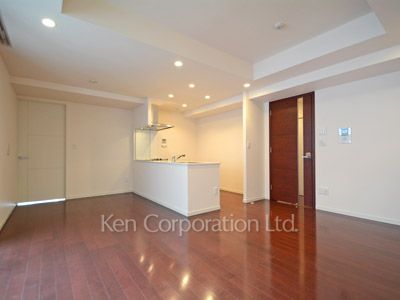 Living-Dining ※Photo of the same layout on 9 floor. Decoration and fixture may differ.