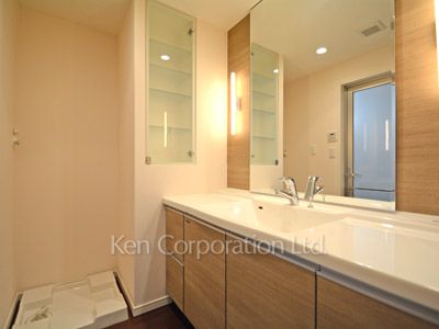 Powder Room ※Photo of the same layout on 9 floor. Decoration and fixture may differ.