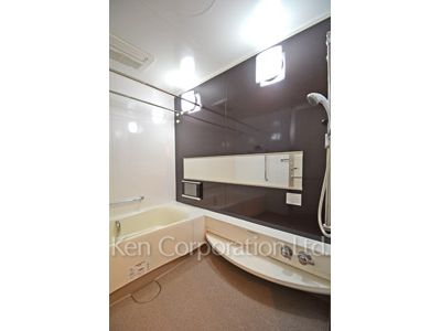 Bath ※Photo of the same layout on 9 floor. Decoration and fixture may differ.