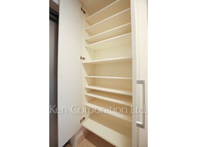 Shoes Closet