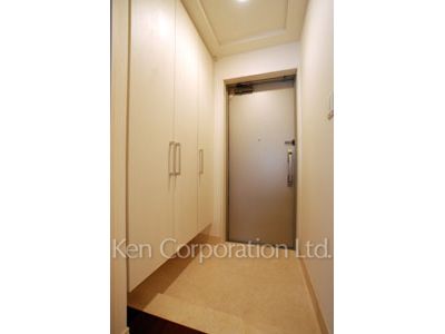Entrance ※Photo of the same layout on 11 floor. Decoration and fixture may differ.