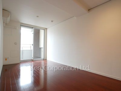 Bedroom ※Photo of the same layout on 11 floor. Decoration and fixture may differ.