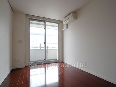 Bedroom ※Photo of the same layout on 11 floor. Decoration and fixture may differ.