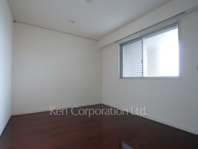 Bedroom ※Photo of the same layout on 11 floor. Decoration and fixture may differ.