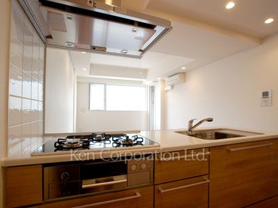 Kitchen ※Photo of the same layout on 11 floor. Decoration and fixture may differ.