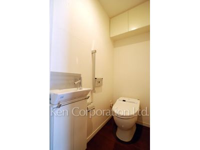 Lavatory ※Photo of the same layout on 11 floor. Decoration and fixture may differ.