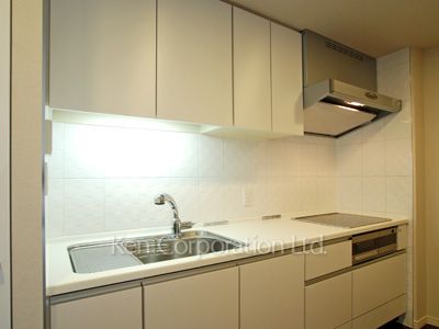Kitchen ※Photo of the same layout on 4 floor. Decoration and fixture may differ.