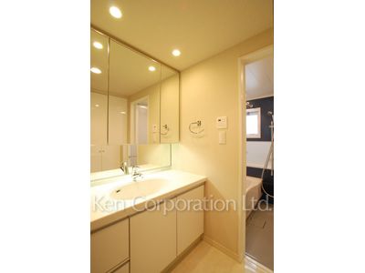 Powder Room ※Photo of the same layout on 4 floor. Decoration and fixture may differ.