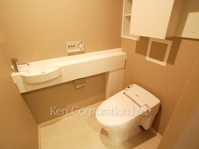 Lavatory ※Photo of the same layout on 4 floor. Decoration and fixture may differ.